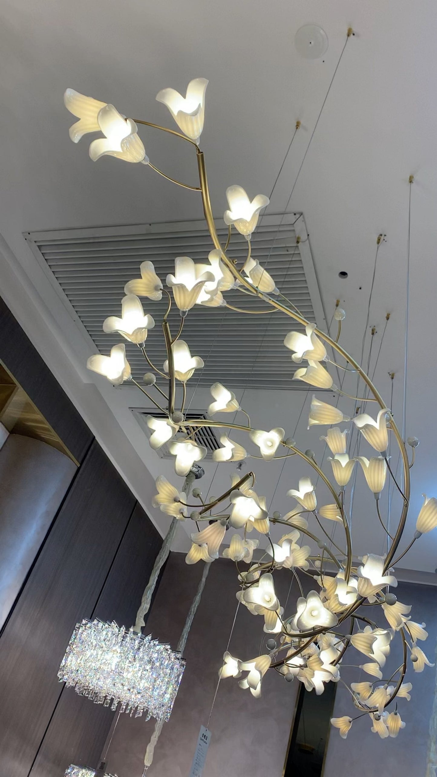 Modern Brass Branch Ceramics Flower Chandelier for Stylish Living Room Hotel and Restaurant