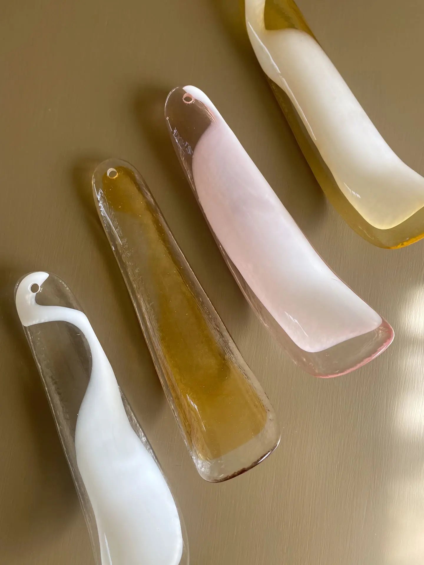 Muraano White/Transparent Chandelier 85 petals