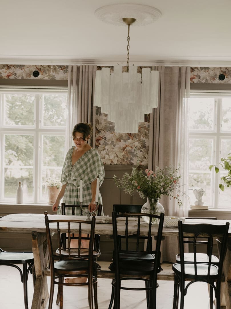 Muraano Yellow Chandelier 36 tubes